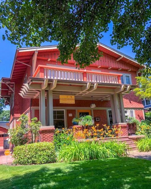 Lady Geneva Bed & Breakfast Medford Ngoại thất bức ảnh