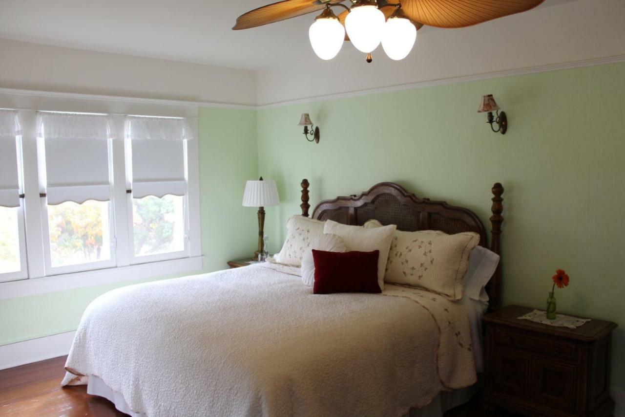 Lady Geneva Bed & Breakfast Medford Ngoại thất bức ảnh