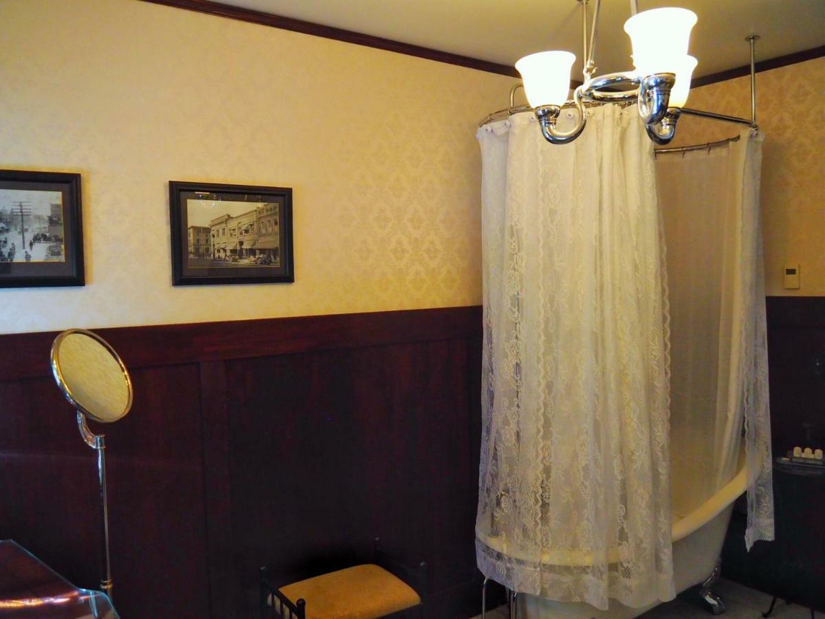 Lady Geneva Bed & Breakfast Medford Ngoại thất bức ảnh